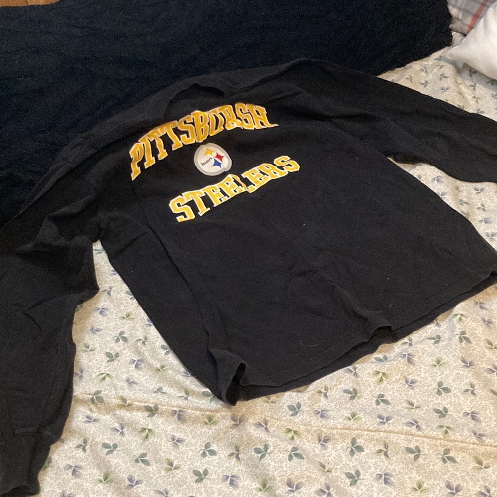 Long sleeved Pittsburgh Steelers shirt. Size Large.